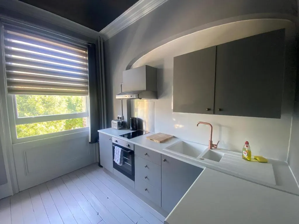 아파트 16 Big Comfy Studio - Great Location - Free Onsite Parking - Comfy Bed 브라이턴 영국