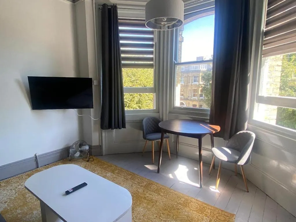 16 Big Comfy Studio - Great Location - Free Onsite Parking - Comfy Bed 브라이턴 영국