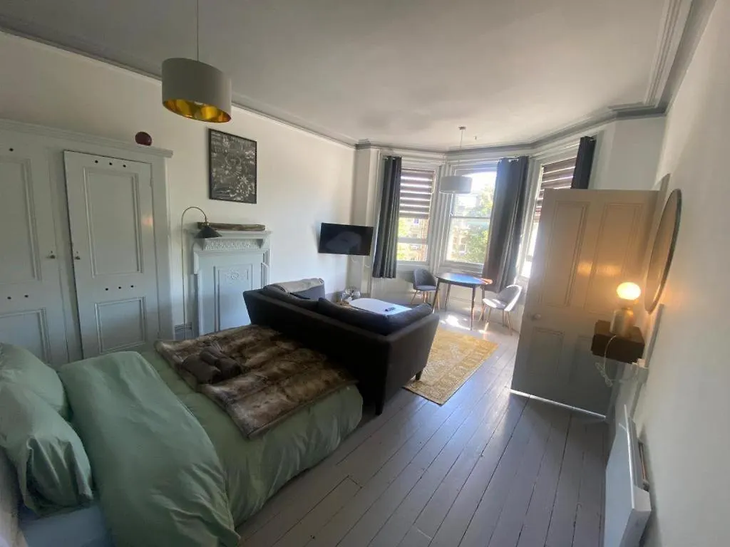 16 Big Comfy Studio - Great Location - Free Onsite Parking - Comfy Bed 布赖顿 公寓